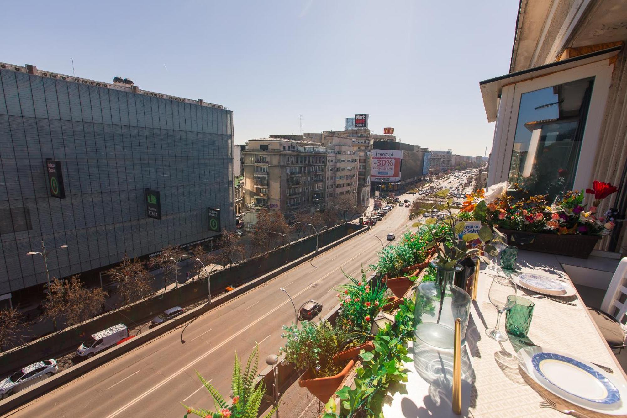Old Town Apartment With Amazing View From The Balcony 부쿠레슈티 외부 사진