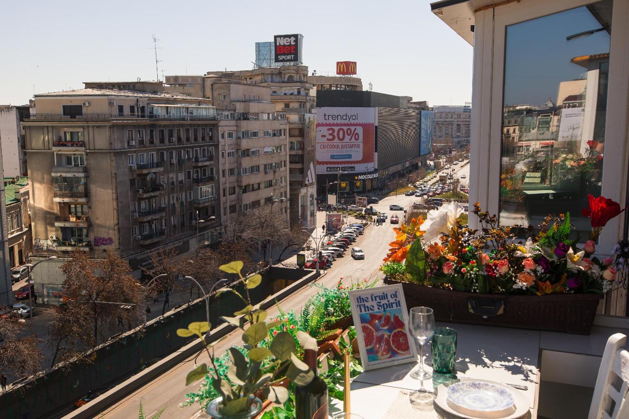 Old Town Apartment With Amazing View From The Balcony 부쿠레슈티 외부 사진