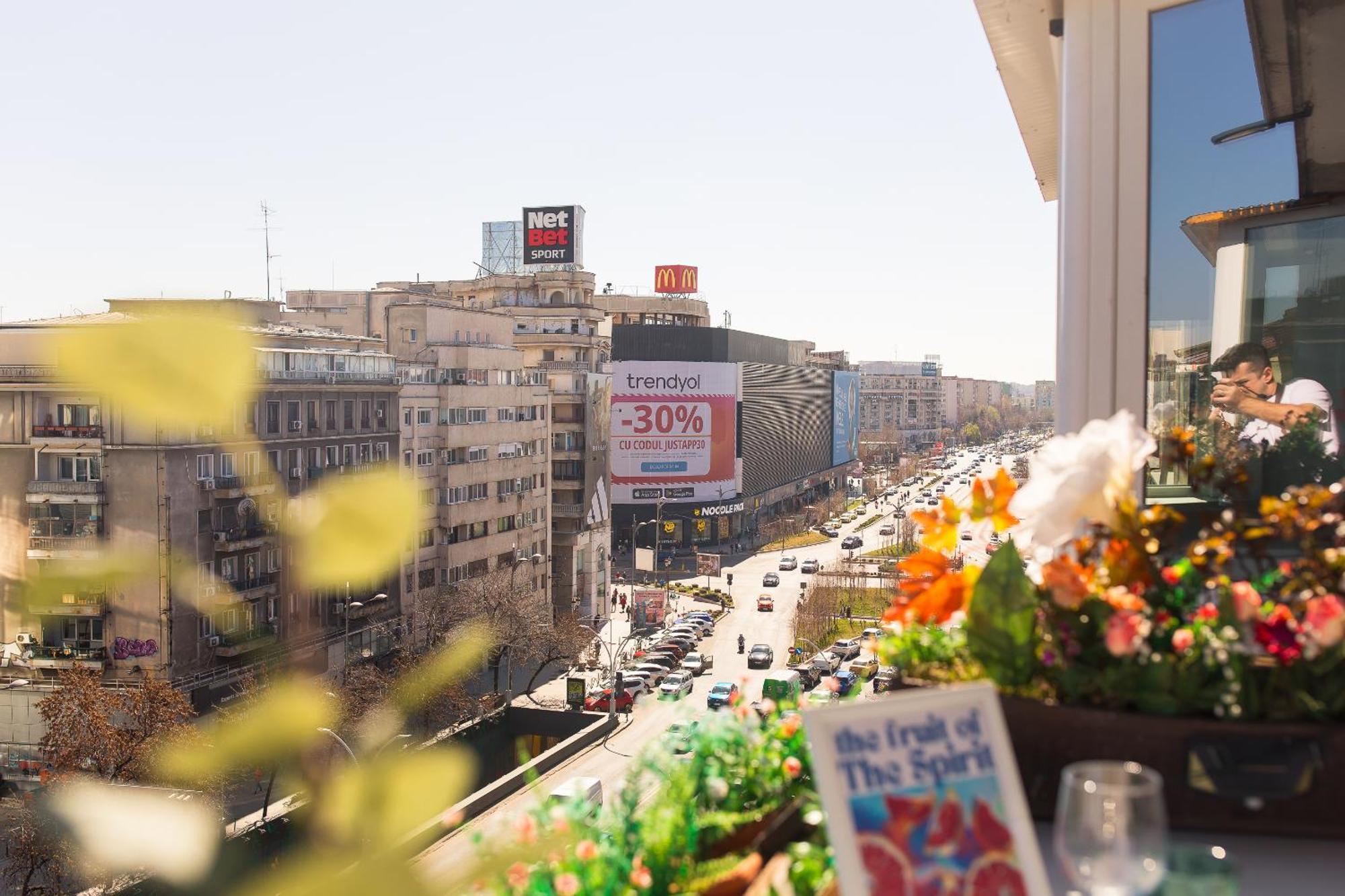 Old Town Apartment With Amazing View From The Balcony 부쿠레슈티 외부 사진
